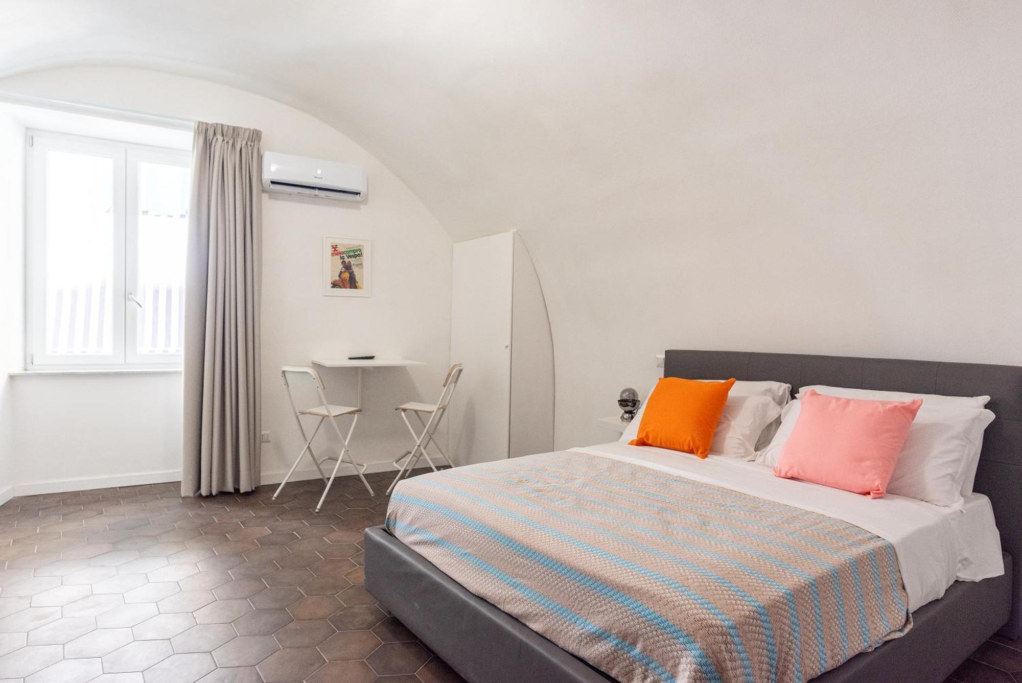 Three Brother's Augusteo Apartment Naples